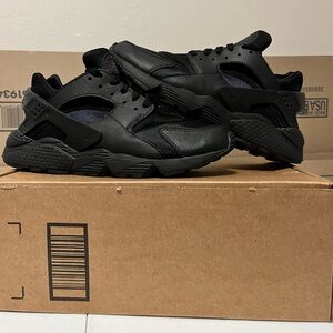 NIKE Air Huarache Size 8.5 MEN🖤👟